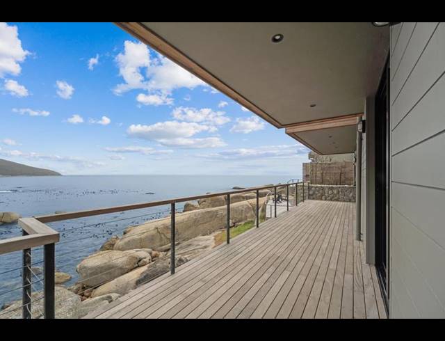 5 BEDROOM HOUSE FOR SALE IN BANTRY BAY